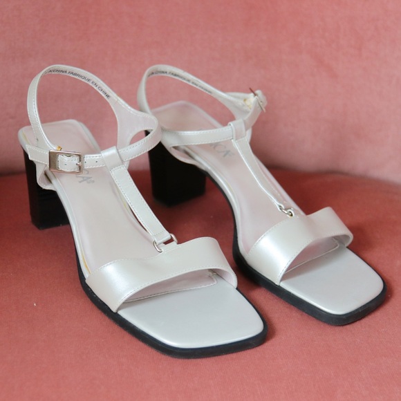 90’s Strappy Silver Square-Toed Block Heels - Picture 4 of 8
